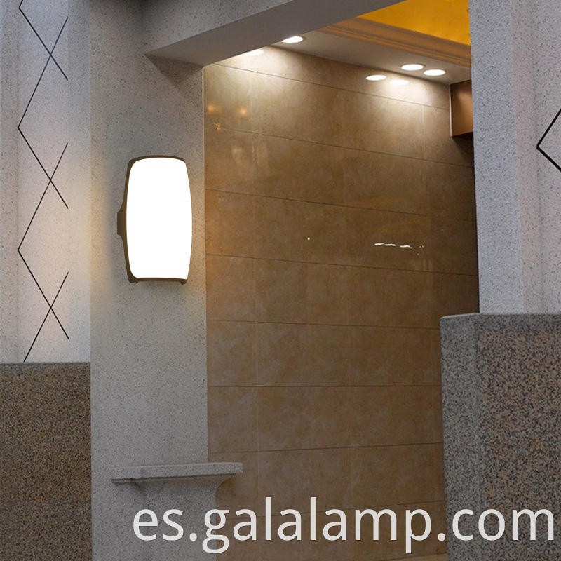 Lámpara de pared para jardín exterior resistente a la intemperie Weather-resistant outdoor garden wall lamp